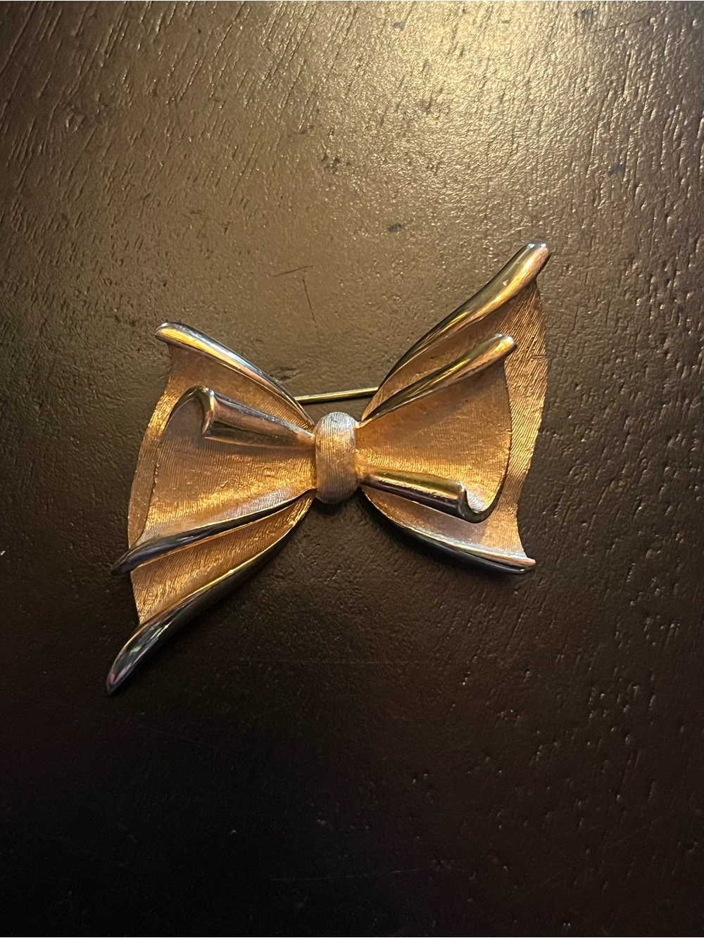 Vintage Bow Pin Brooch in Gold Tone BSK